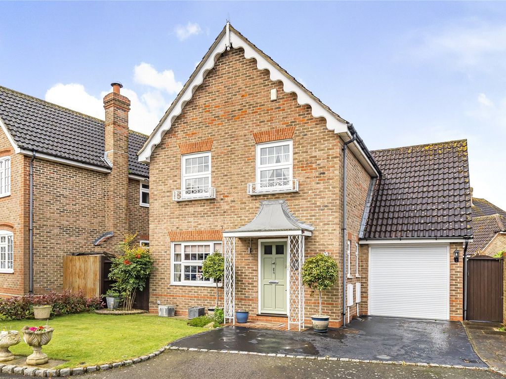 4 bed detached house for sale in West Molesey, Surrey KT8, £900,000