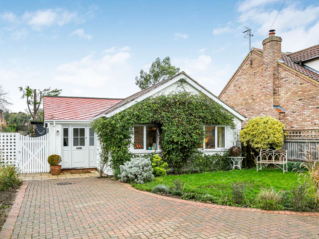 3 bed detached bungalow for sale in Highfields Road, Highfields