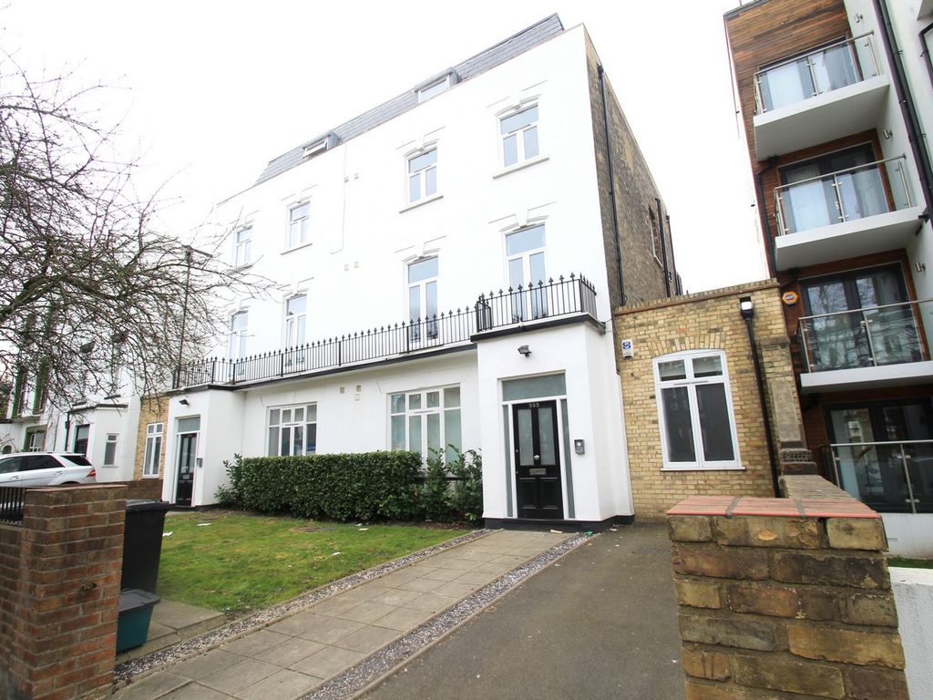 3 bed flat to rent in Caledonian Road, Holloway N7, £2,708 pcm Zoopla