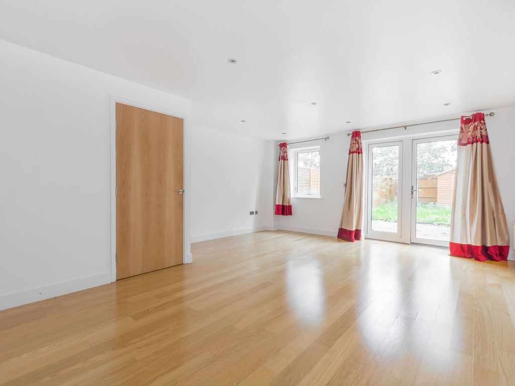 3 bed terraced house to rent in Fairthorn Road, Charlton, London SE7, £