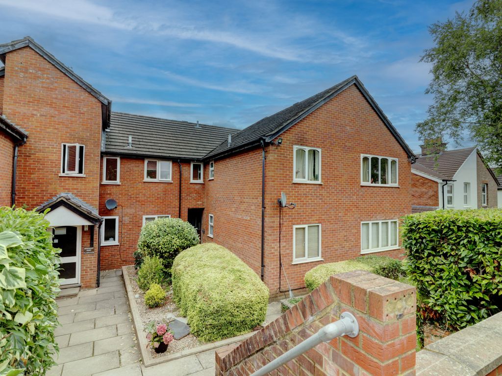 2 bed flat for sale in Abercromby Avenue, High Buckinghamshire