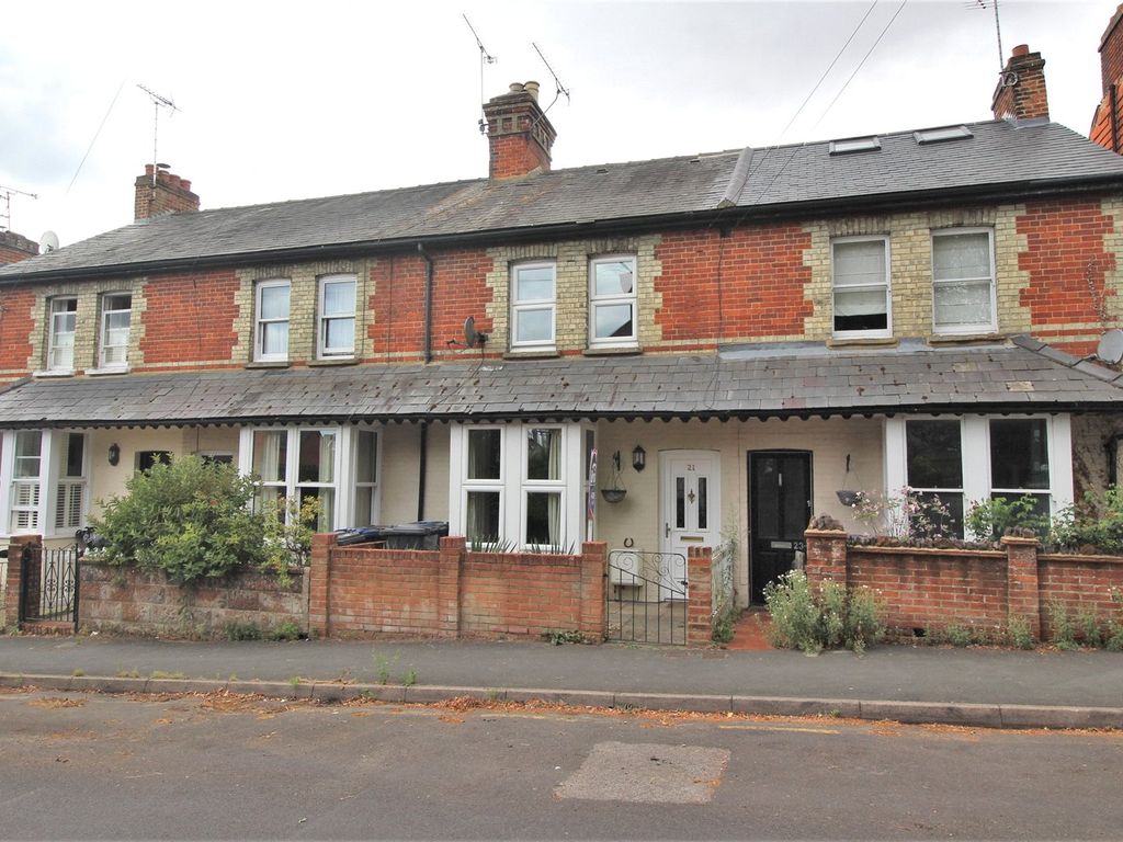 St. James Avenue, Farnham, Surrey GU9  