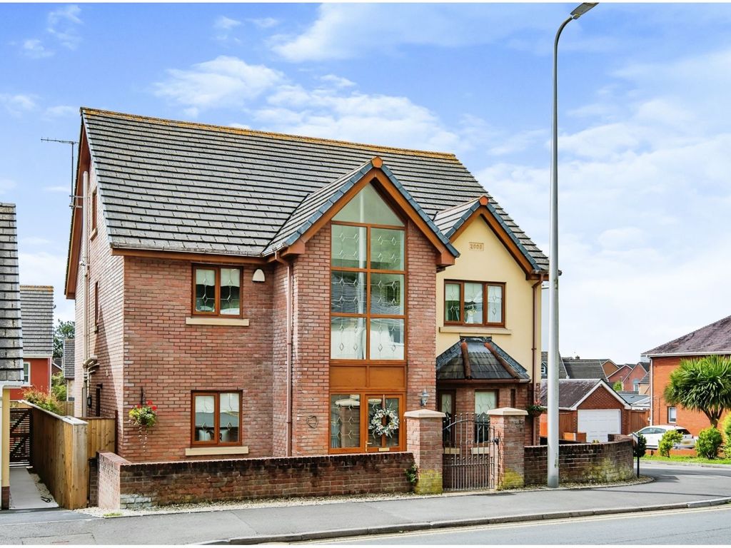 6 bed detached house for sale in Cwrt Gwscwm, Burry Port SA16, £492,000