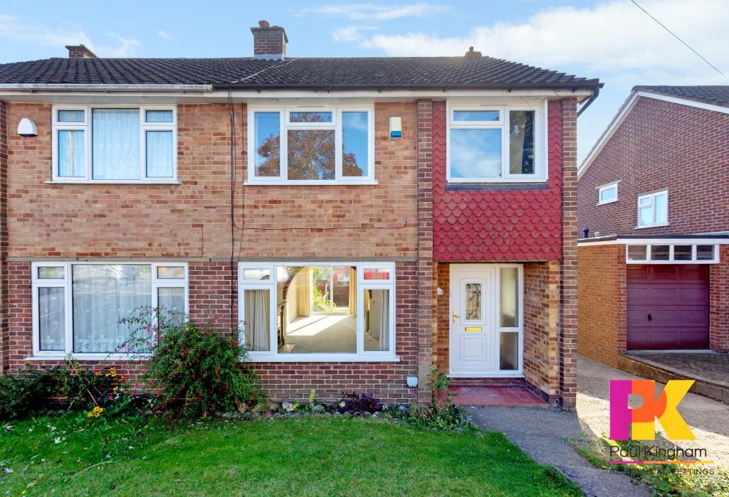 3 bed semidetached house to rent in Hughenden Avenue, High