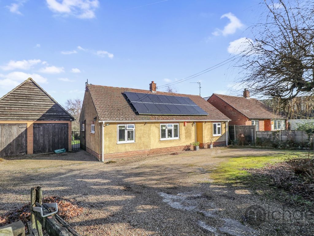 4 bed property for sale in Abberton Road, LayerDeLaHaye, Colchester