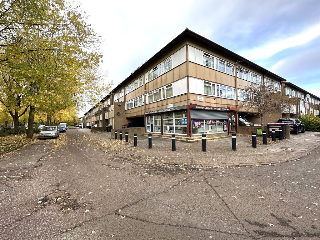 2 bed flat for sale in Penryn Avenue, Fishermead, Milton Keynes MK6, £