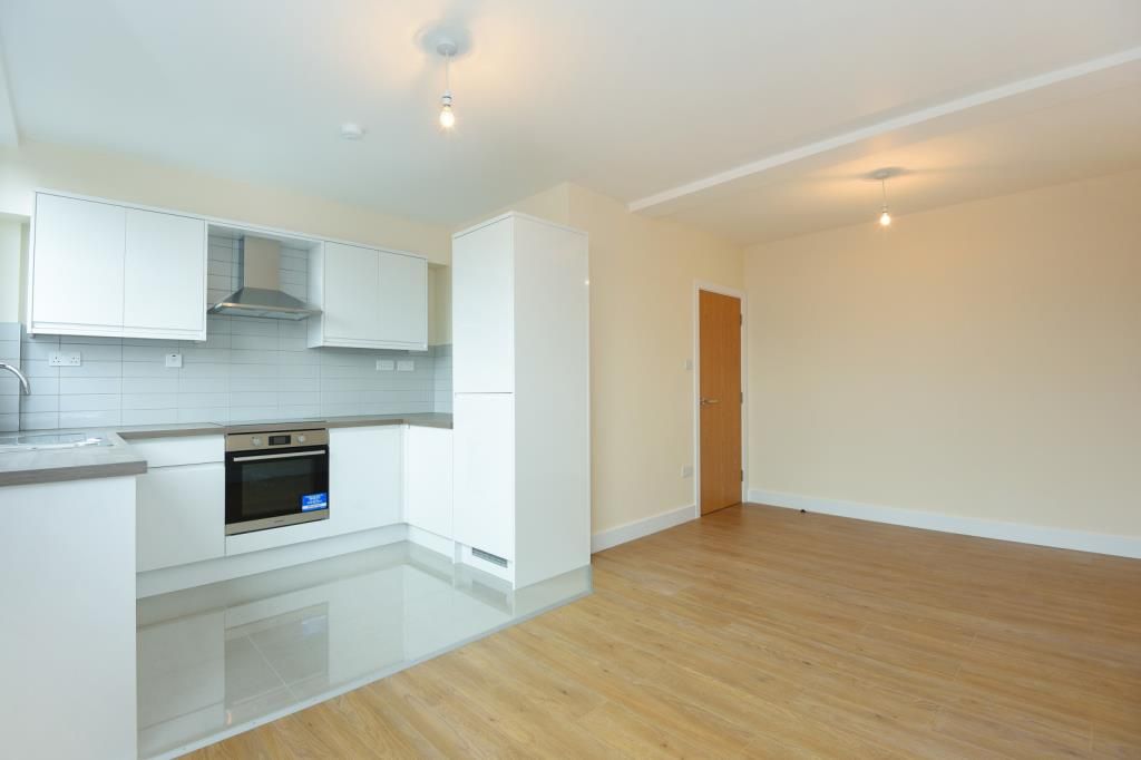 1 bed flat to rent in Town Centre, Aylesbury HP20, £900 pcm Zoopla