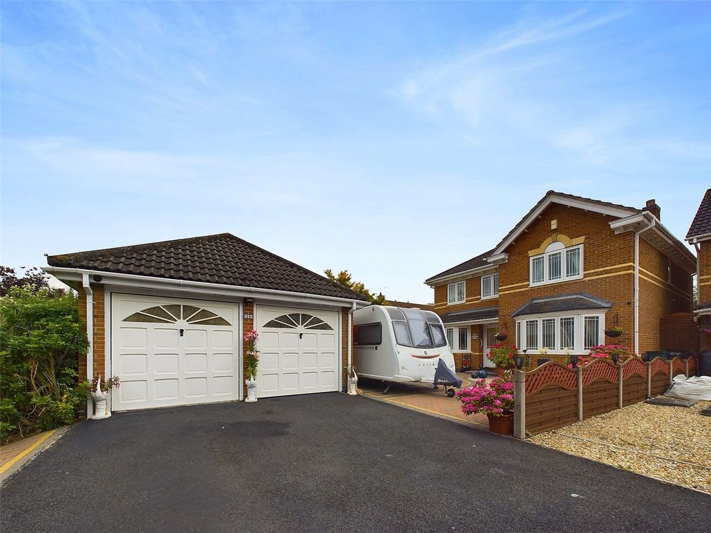 4 bed detached house for sale in Trinity Road, Abbeymead, Gloucester