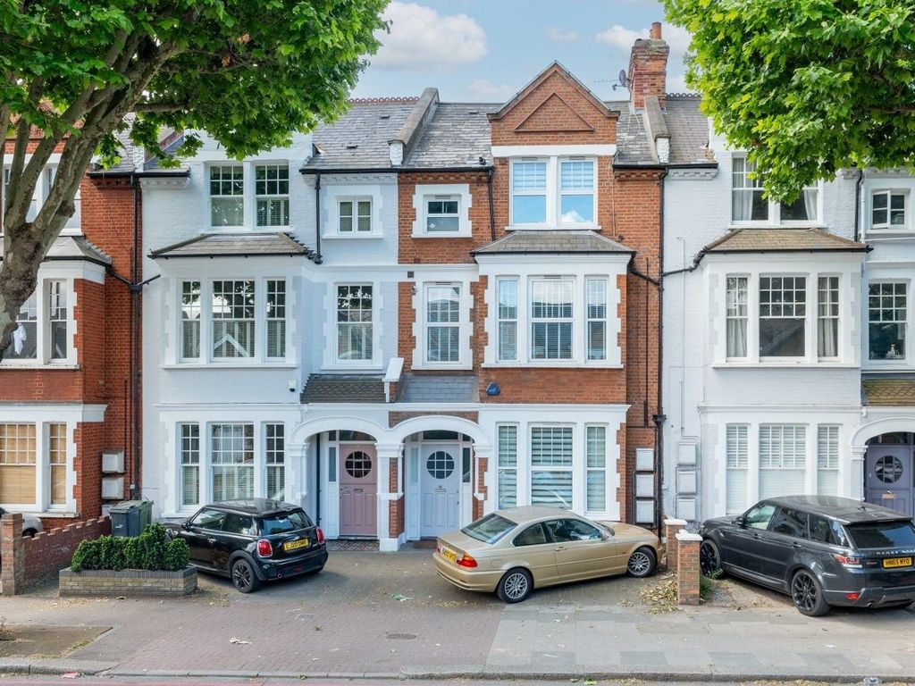 2 bed flat to rent in Cavendish Road, London SW12, £2,400 pcm Zoopla