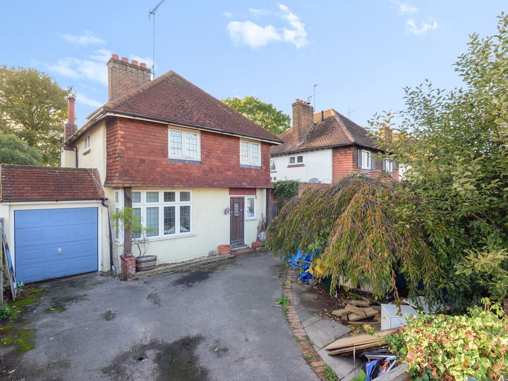 3 bed detached house for sale in Queens Avenue, Byfleet KT14 Zoopla