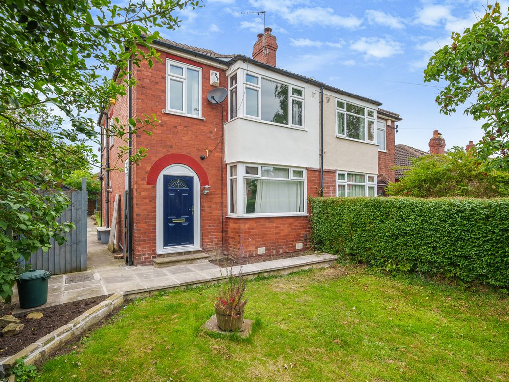 3 bed semidetached house for sale in Fearnville Place, Leeds LS8, £