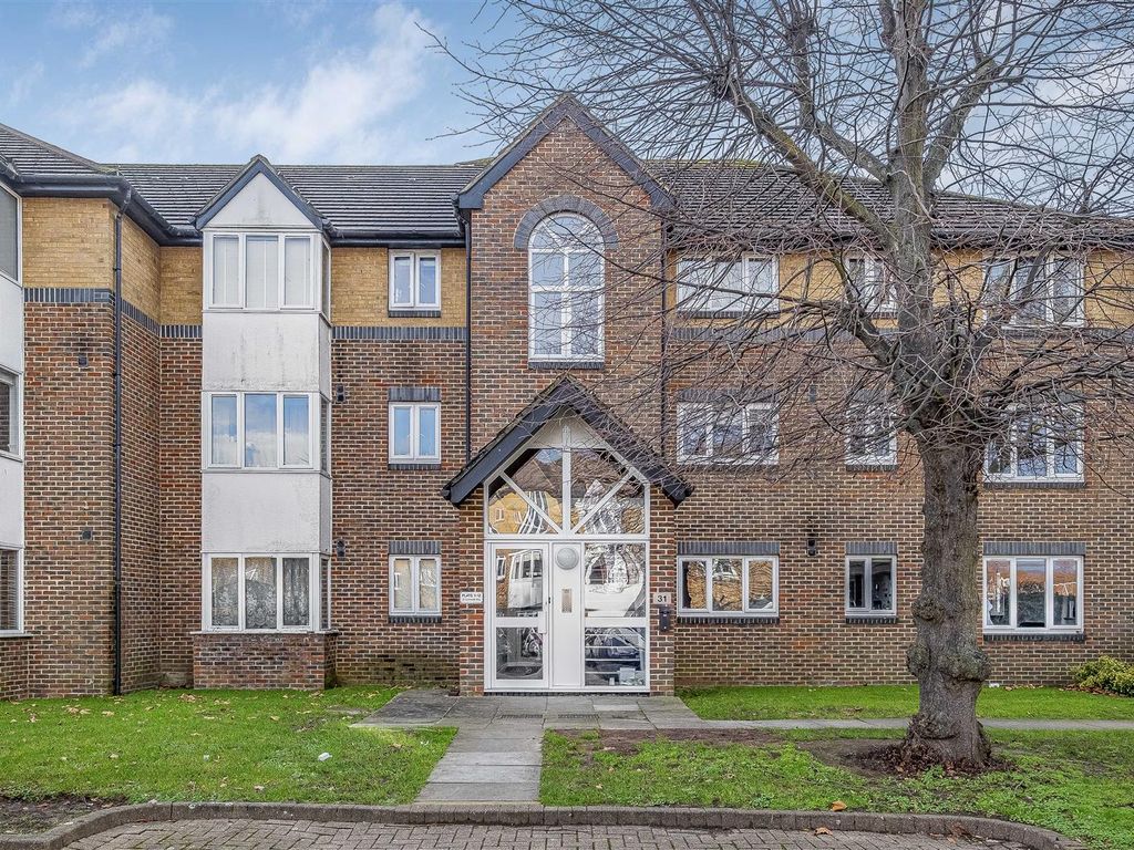 1 bed property to rent in Cotswold Way, Worcester Park KT4, £1,250 pcm