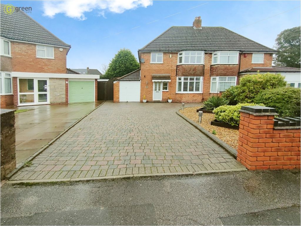 3 bed semidetached house for sale in Southfield Avenue, Castle