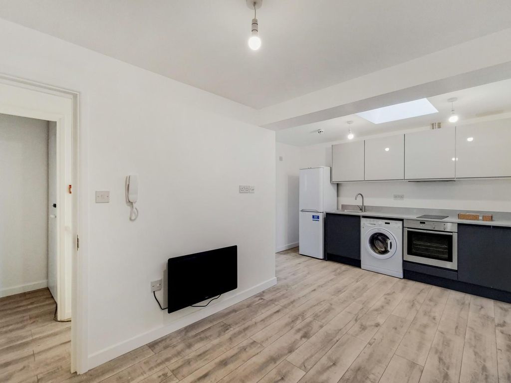 1 bed flat to rent in Capstone Road, Downham, Bromley BR1 Zoopla