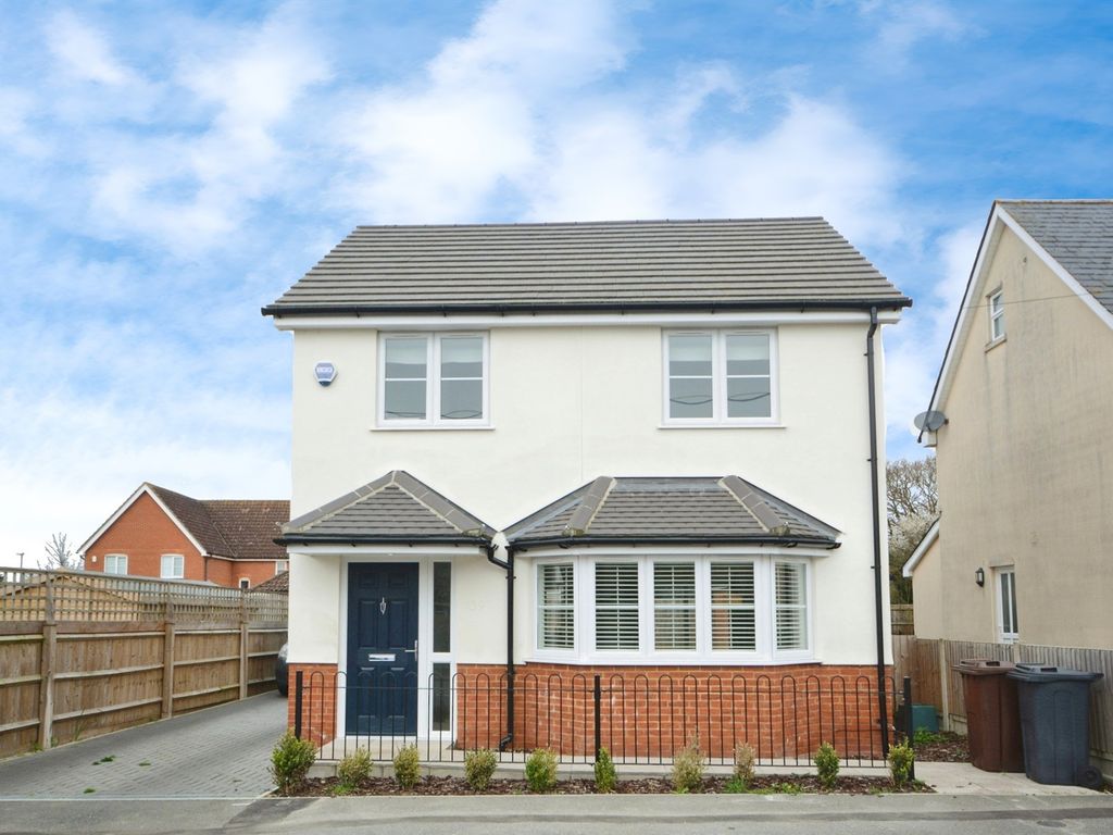 3 bed detached house for sale in Main Road, Great Leighs, Chelmsford