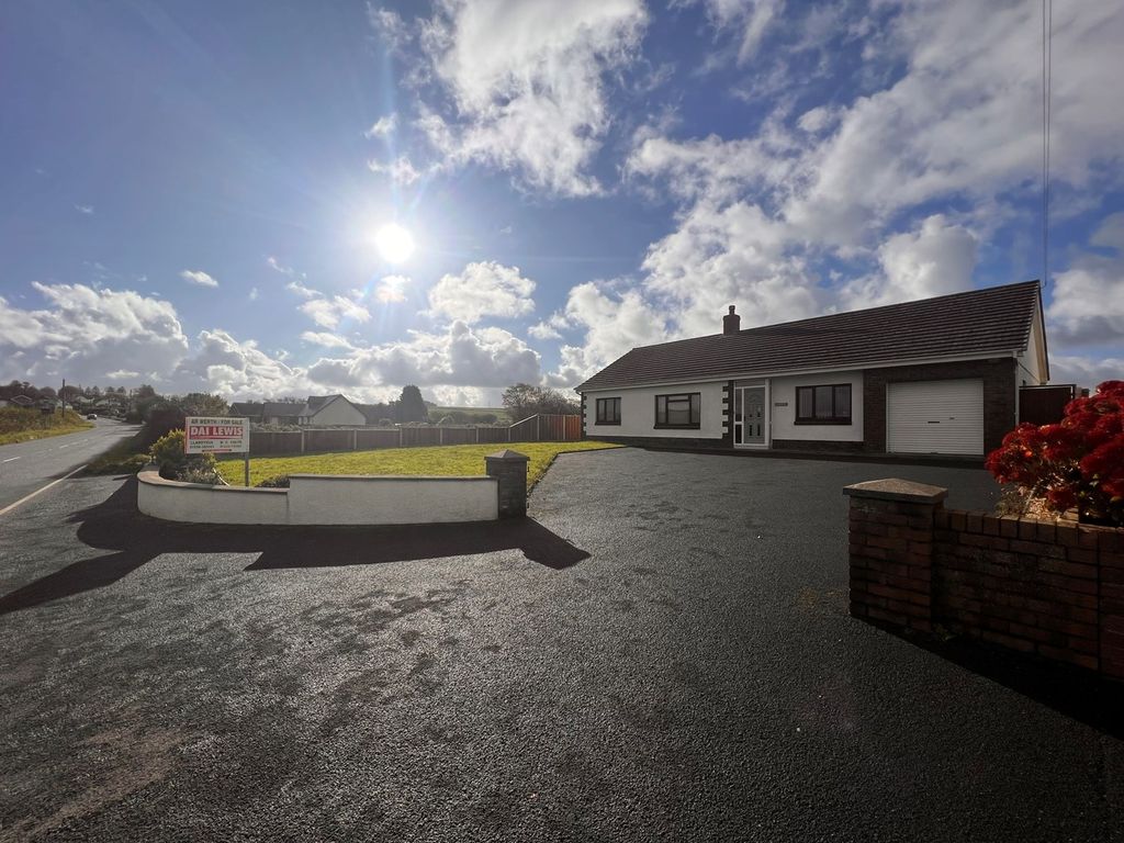 3 bed detached bungalow for sale in Rhos, Llandysul SA44, £325,000 Zoopla