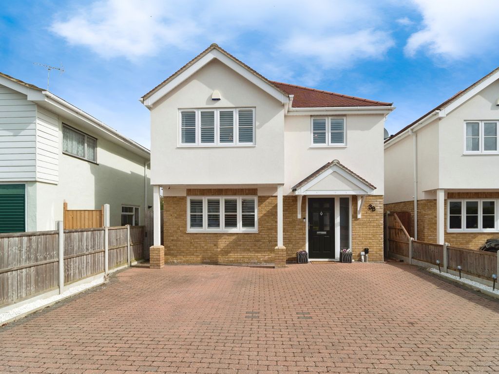 4 bed detached house for sale in The Spinneys, Hockley SS5, £675,000