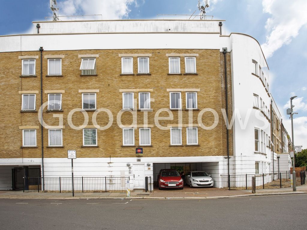2 bed flat to rent in Battersea High Street, London SW11, £2,350 pcm