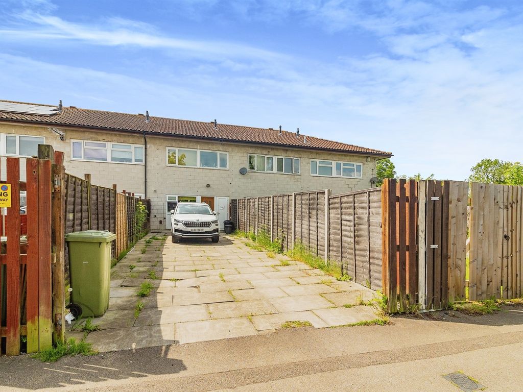 3 bed terraced house for sale in Rochfords, Coffee Hall, Milton Keynes