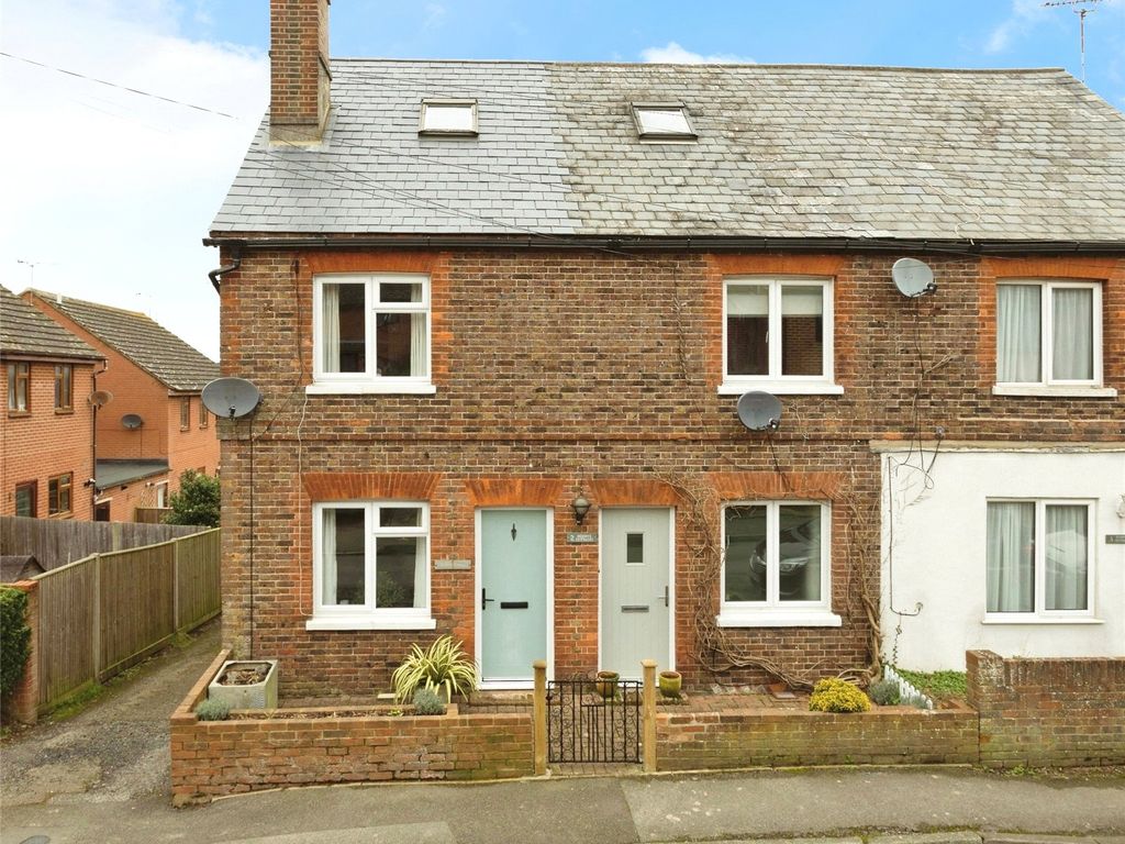 2 bed end terrace house for sale in Beehive Cottages, Hawkhurst