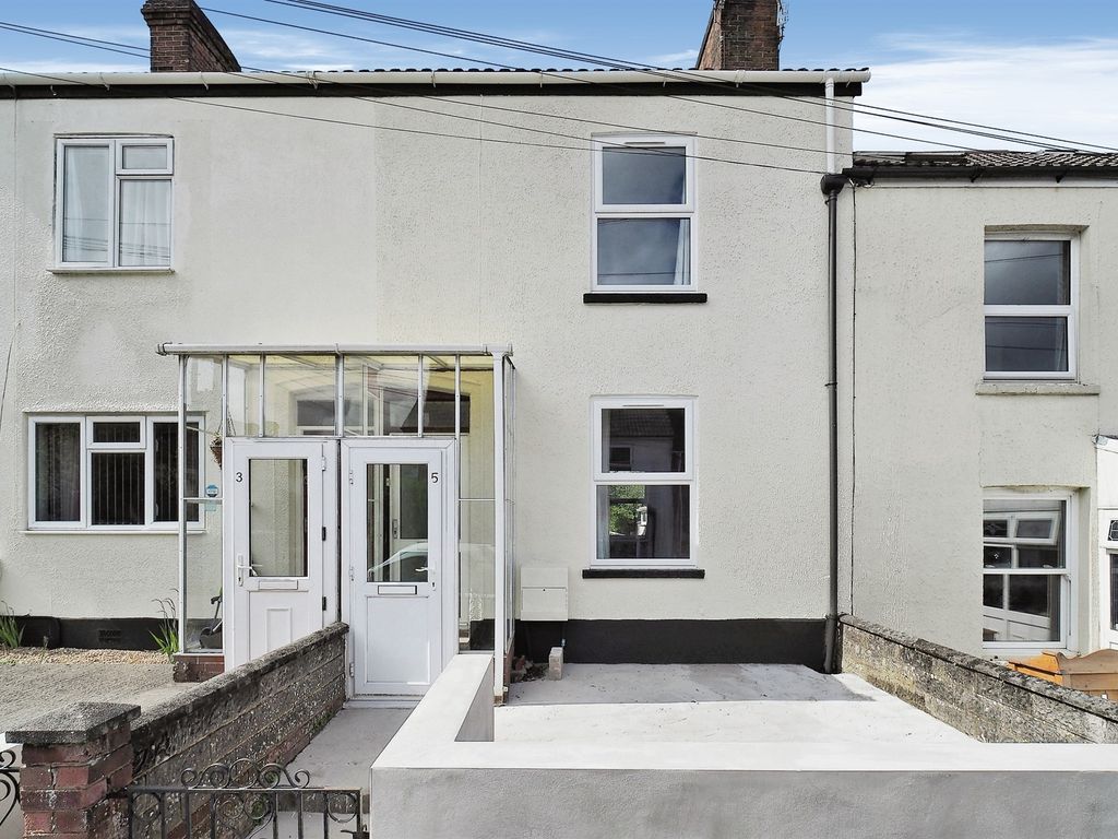 3 bed terraced house for sale in Clifton Road, Salisbury SP2, £265,000