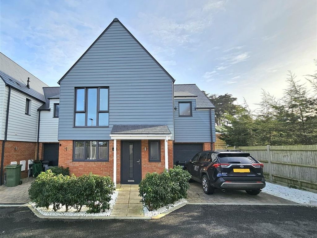 4 bed semidetached house for sale in Birch Road, Polegate BN26, £