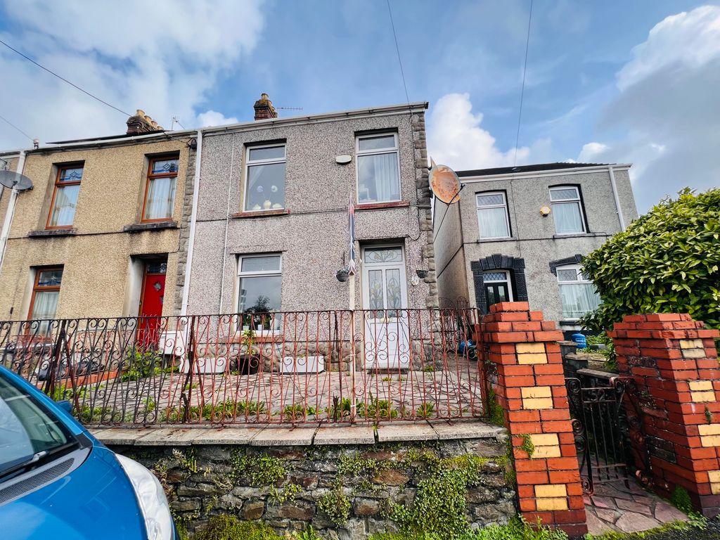 4 bed semidetached house for sale in Llwynhendy Road, Llanelli SA14, £