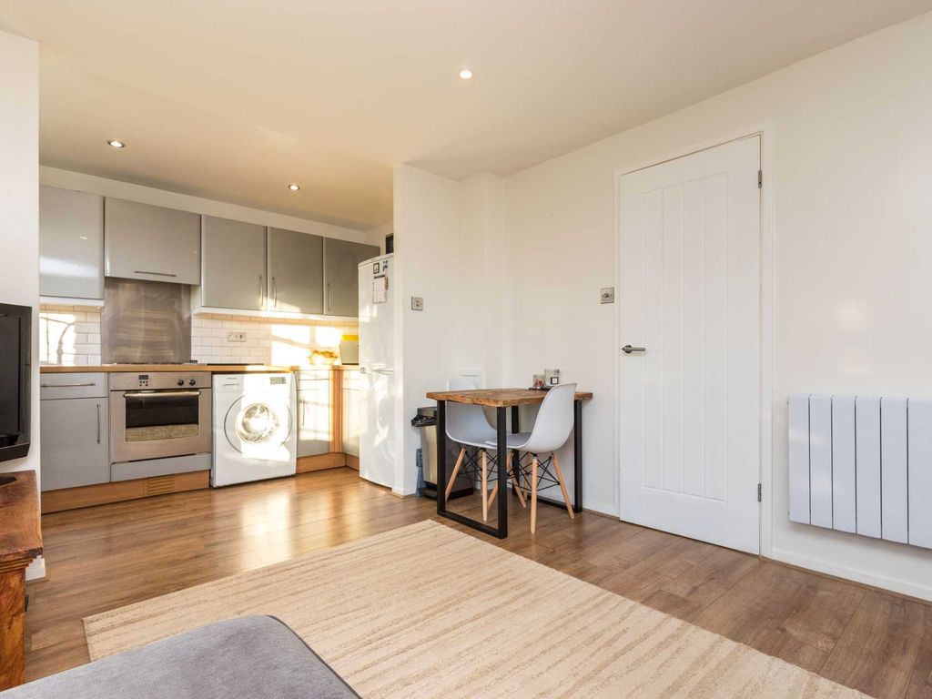1 bed flat for sale in Meadvale, Horsham RH12 Zoopla