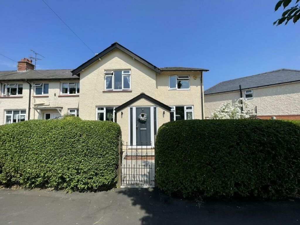 4 bed end terrace house for sale in Guildford Road, Aldershot GU12, £