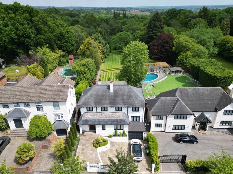 5 bed detached house for sale in Broadstrood, Loughton IG10 Zoopla