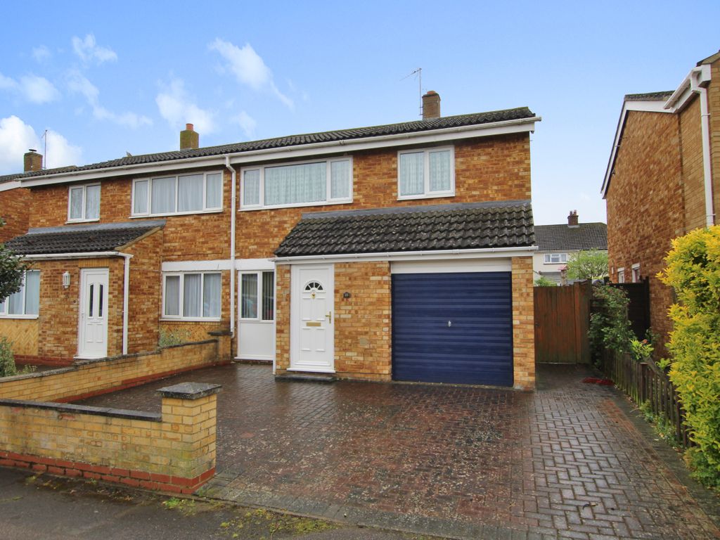 3 bed semidetached house for sale in Leeds Smith Drive, Sandy SG19, £