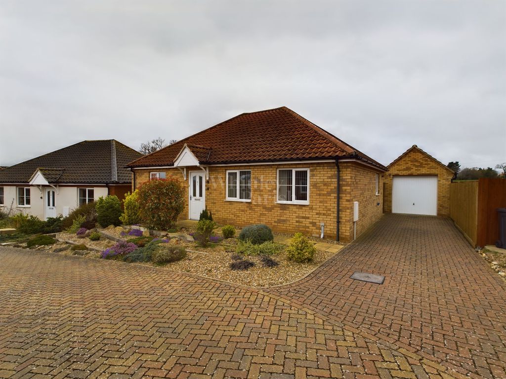 2 bed detached bungalow for sale in Glebe Drive, Roydon, Diss IP22 Zoopla