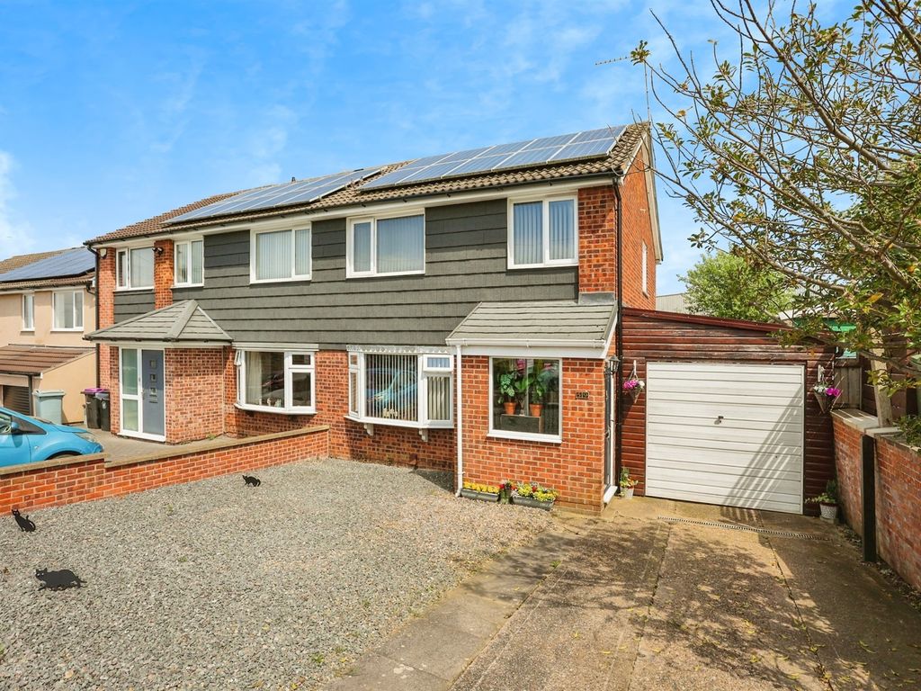 3 bed semidetached house for sale in Fifth Avenue, Grantham NG31, £