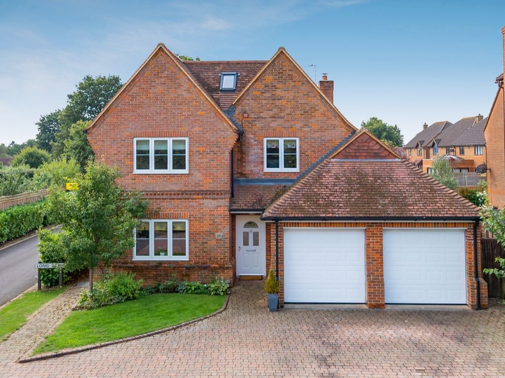 5 bed detached house for sale in Parish Piece, Holmer Green, High