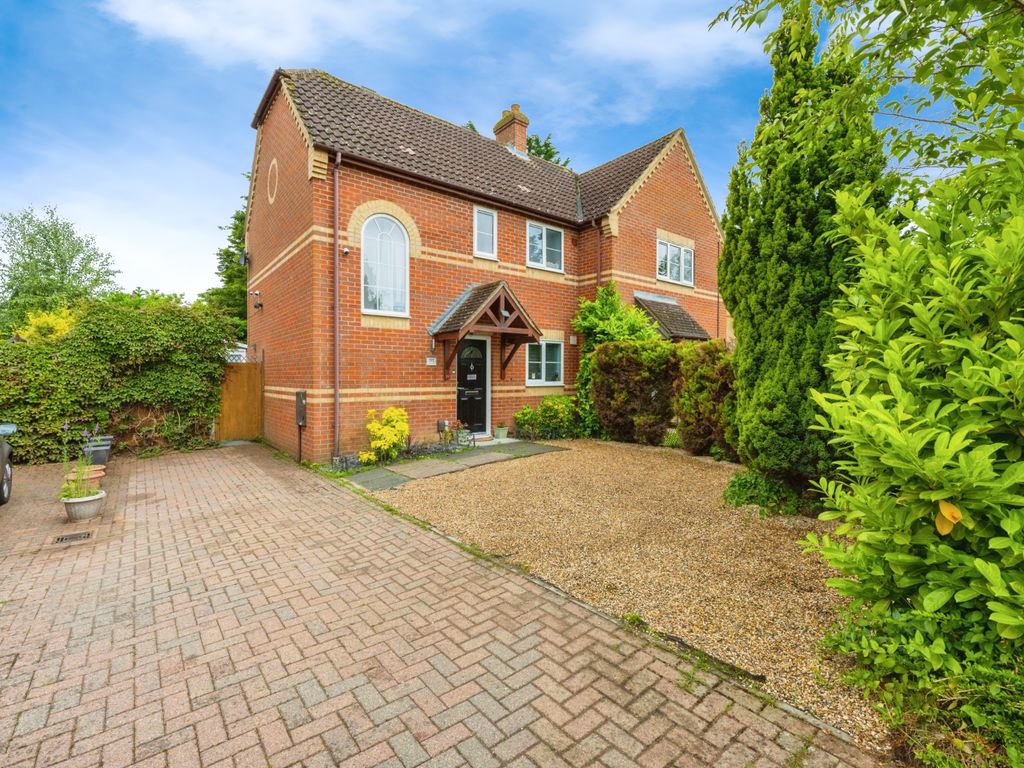2 bed semidetached house for sale in Magnolia Place, Biggleswade