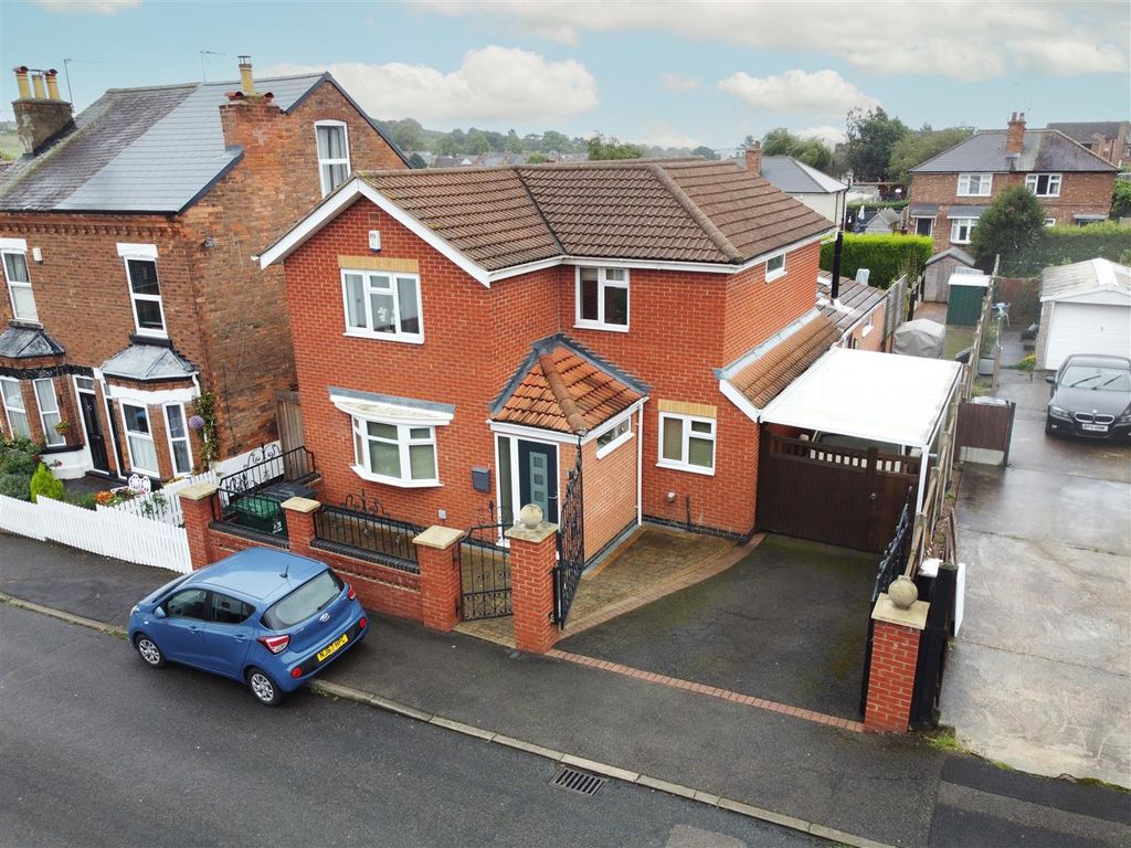 4 bed detached house for sale in Bell Street, Carlton, Nottingham NG4