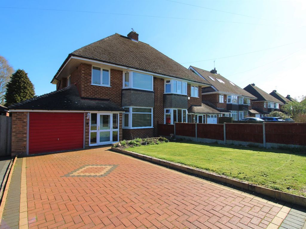 3 bed semidetached house for sale in Meadow Road, Wythall, Birmingham