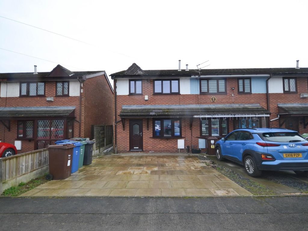3 bed semidetached house for sale in York Street, Radcliffe
