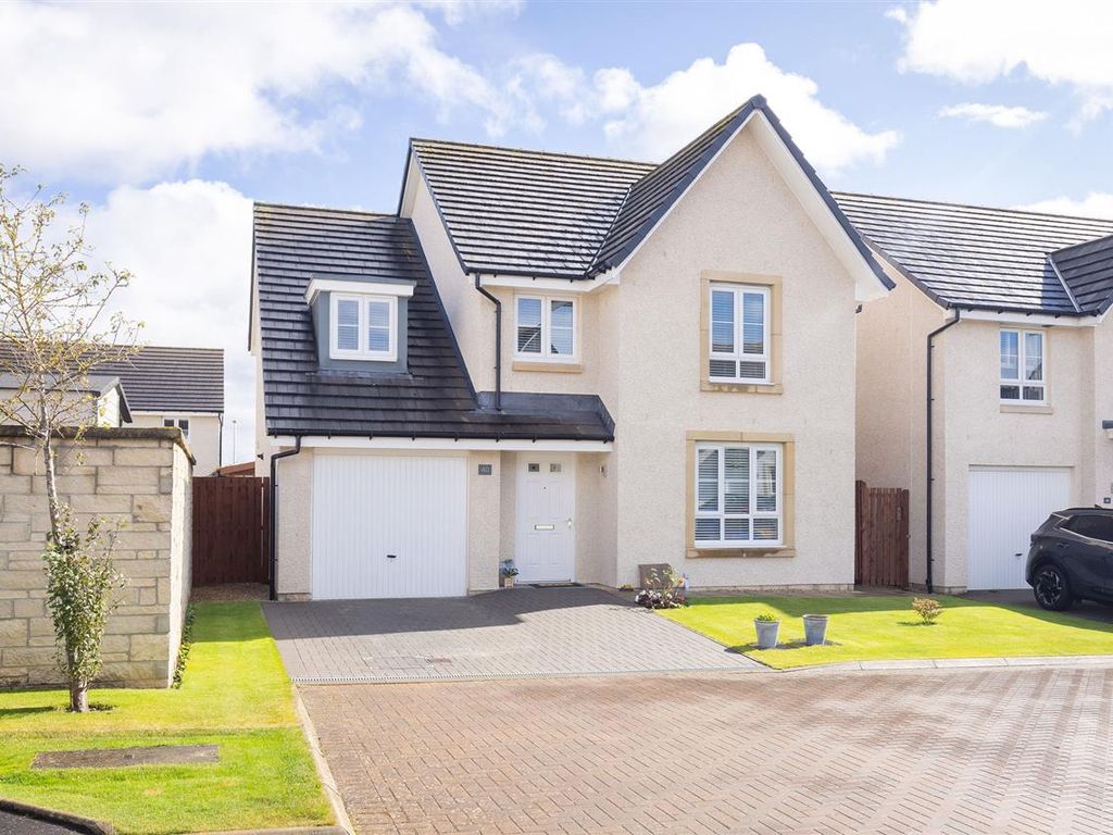 5 bed detached house for sale in Appleton Place, Appleton Parkway