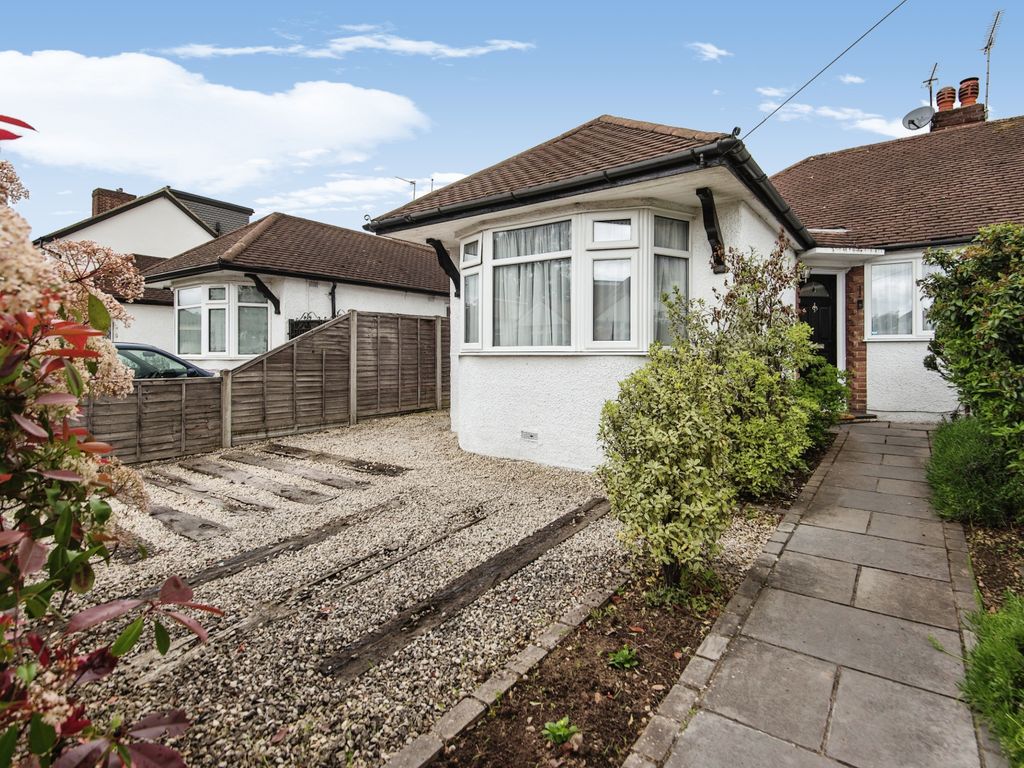 3 Bed Bungalow For Sale In Glasbrook Avenue Whitton Twickenham Tw2