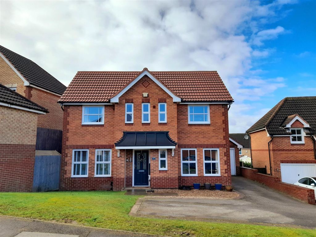 3 bed detached house for sale in Castlewood Grove, SuttonInAshfield