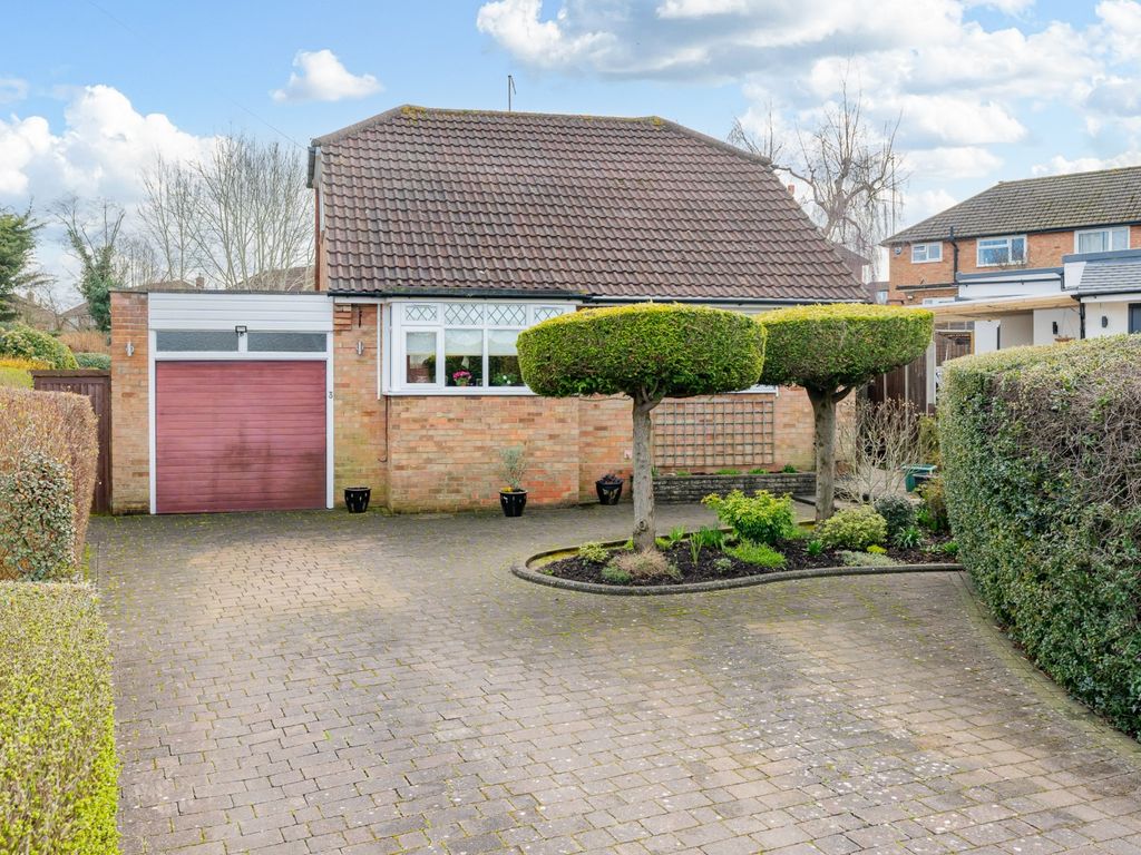 3 bed detached bungalow for sale in Winston Way, Potters Bar