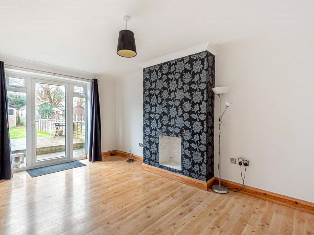 2 bed for sale in Cheltenham Gardens, Loughton, Essex IG10
