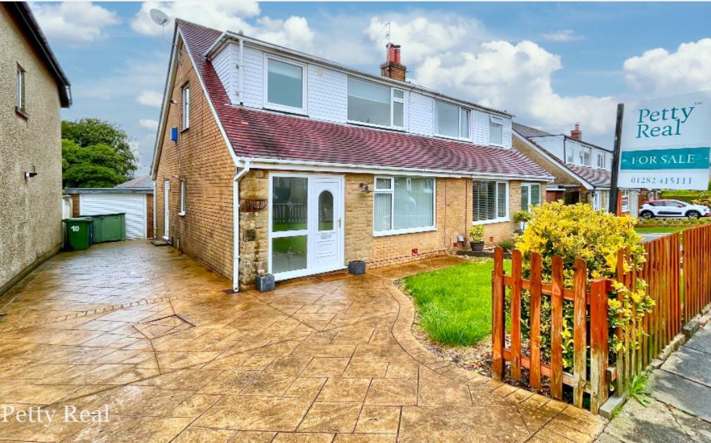 3 bed semidetached house for sale in Beechwood Avenue, Burnley BB11, £