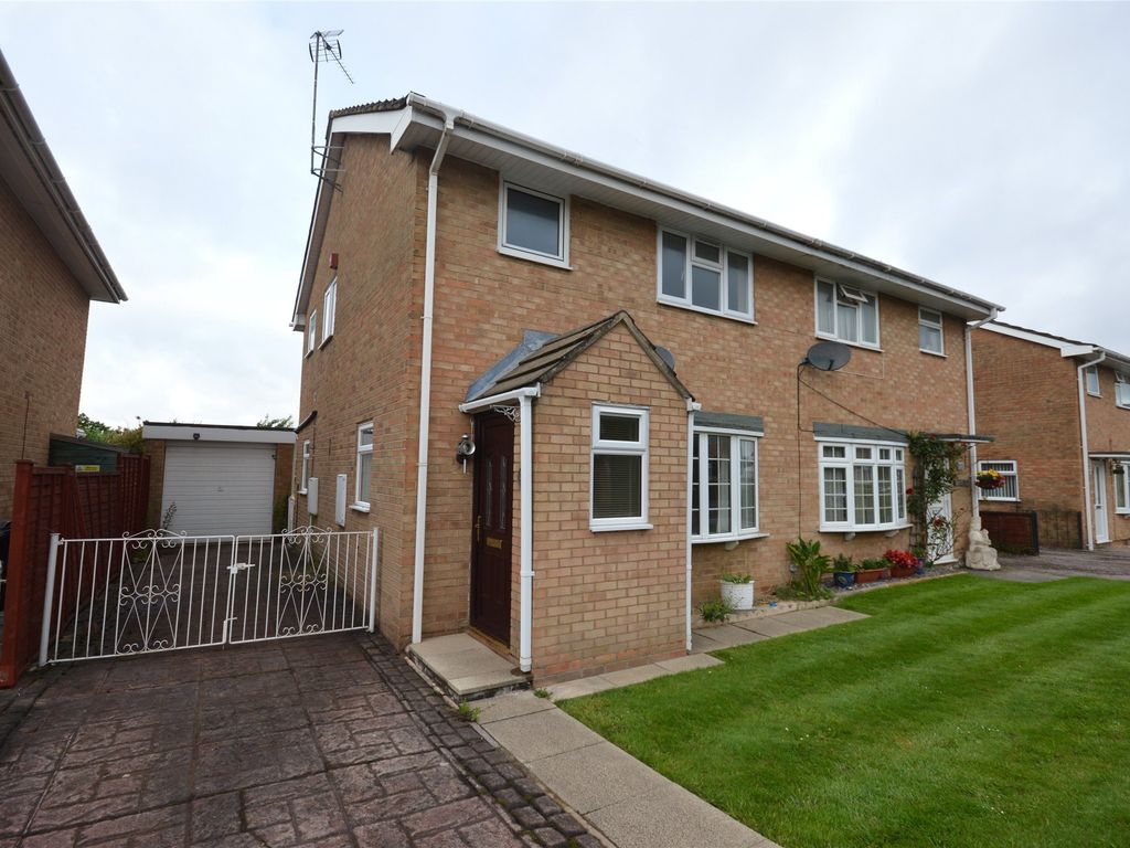 3 bed semidetached house for sale in Melbourne Close, Stonehouse