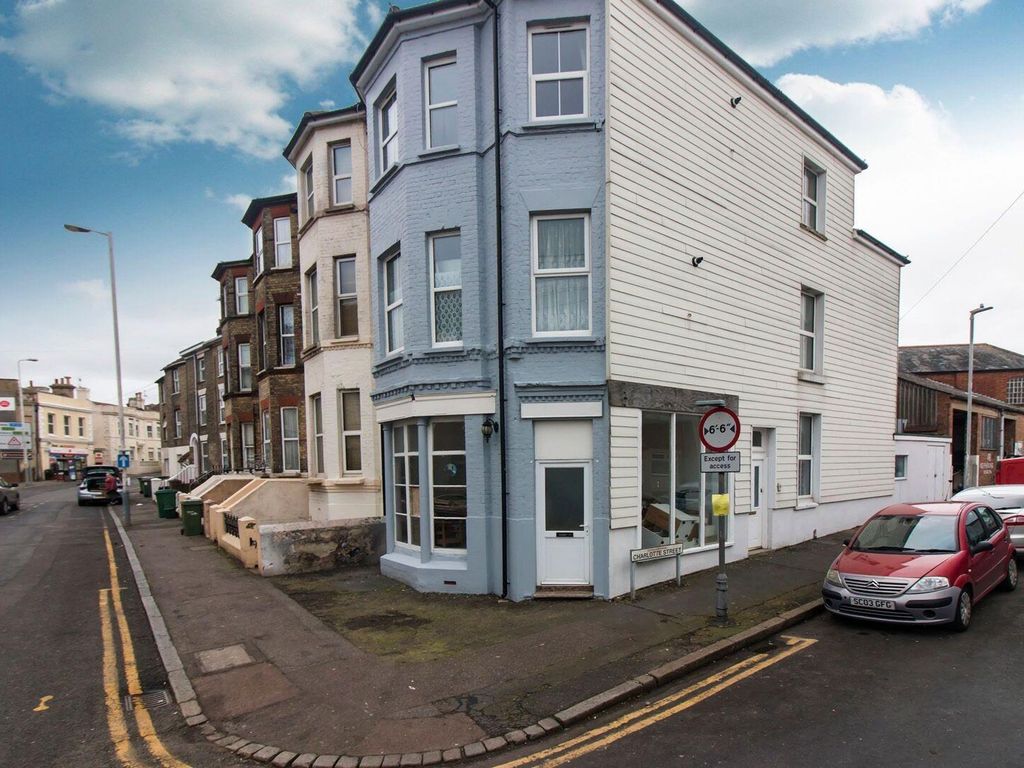 2 bed flat to rent in Dover Road, Folkestone CT20, £825 pcm Zoopla