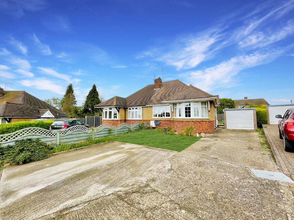 2 bed bungalow for sale in Poplars Close, Luton, Bedfordshire LU2, £325,000 Zoopla
