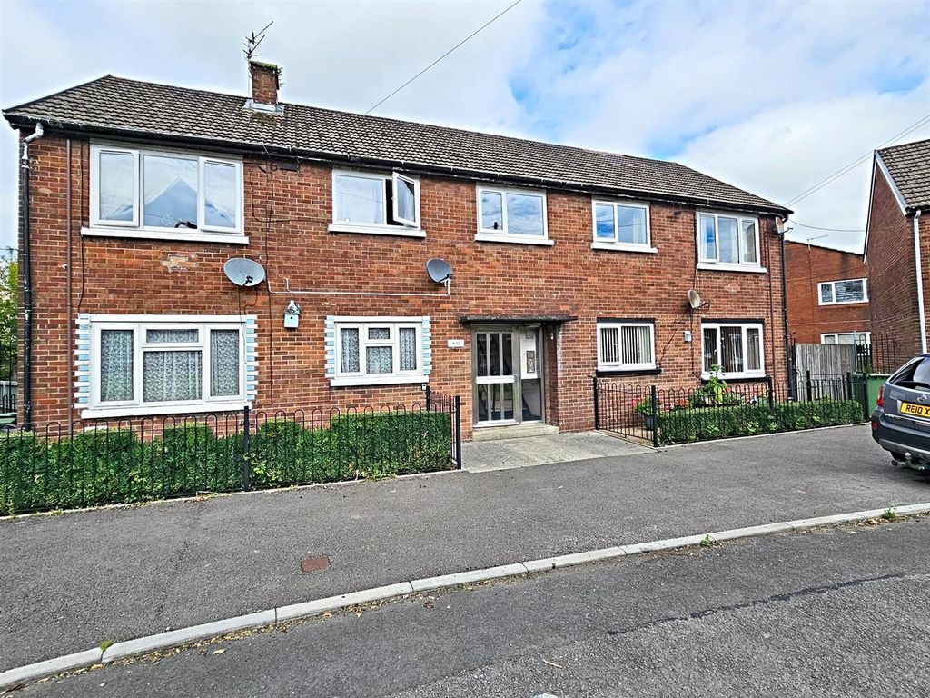 1 bed flat for sale in Ynys Close, Rhydyfelin, Pontypridd CF37, £89,950