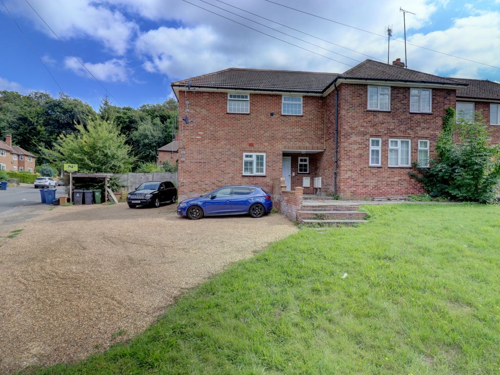 2 bed flat for sale in Micklefield Road, High Buckinghamshire