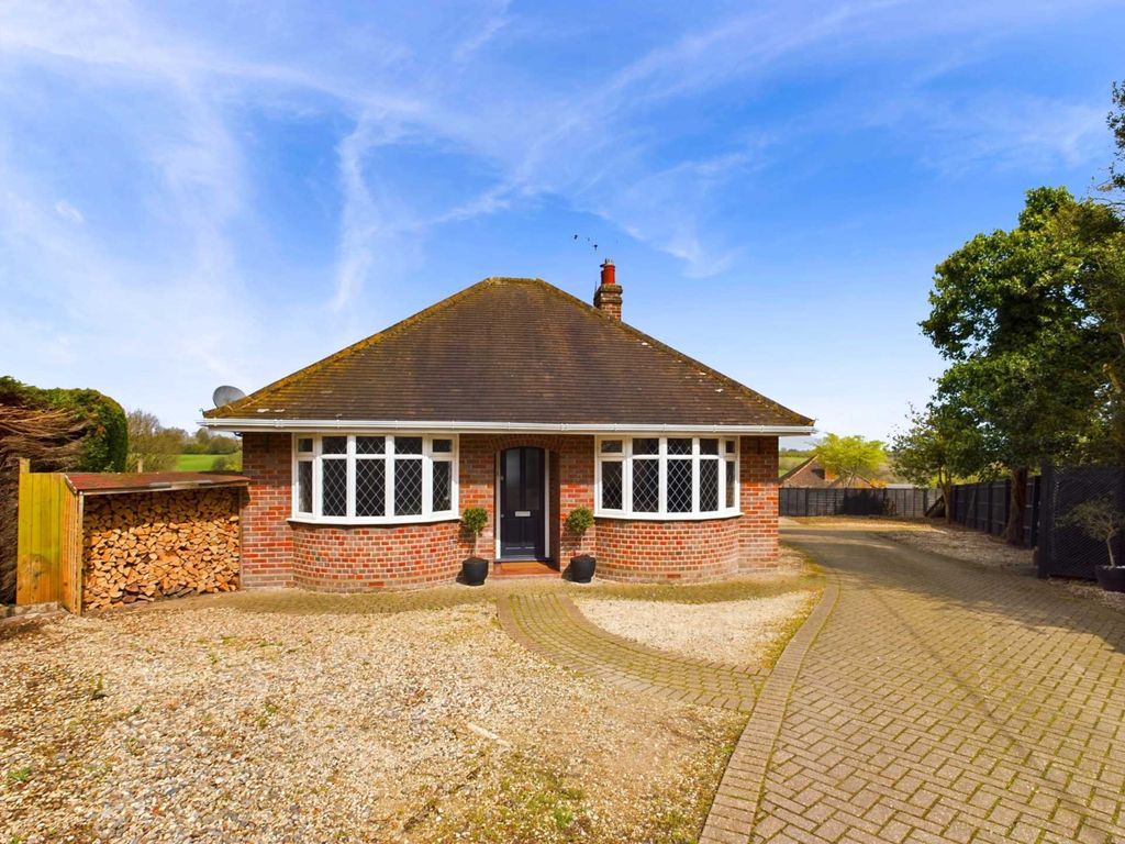 3 bed detached bungalow for sale in Road, Studley Green HP14, £